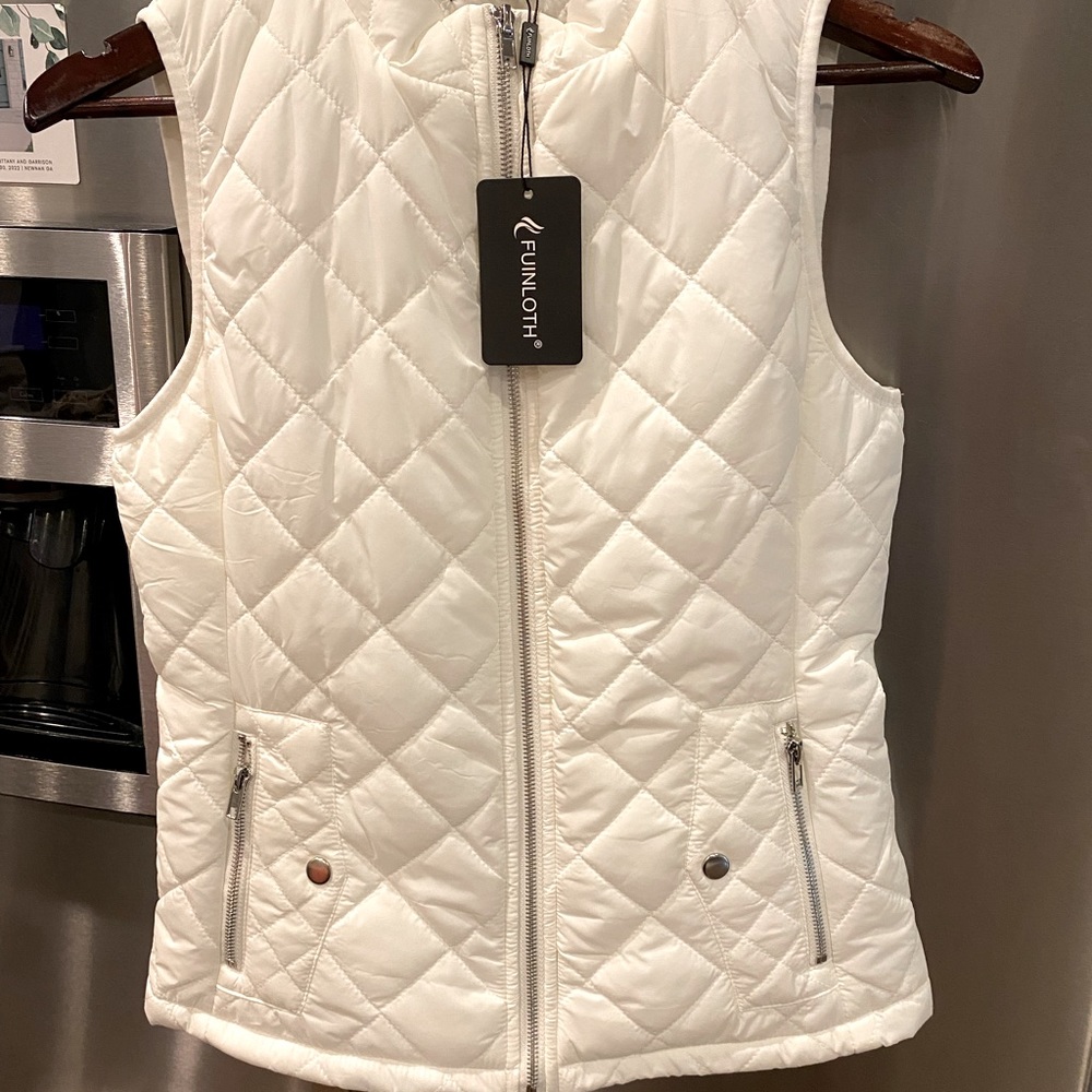 Brand new womens size S puffer vest